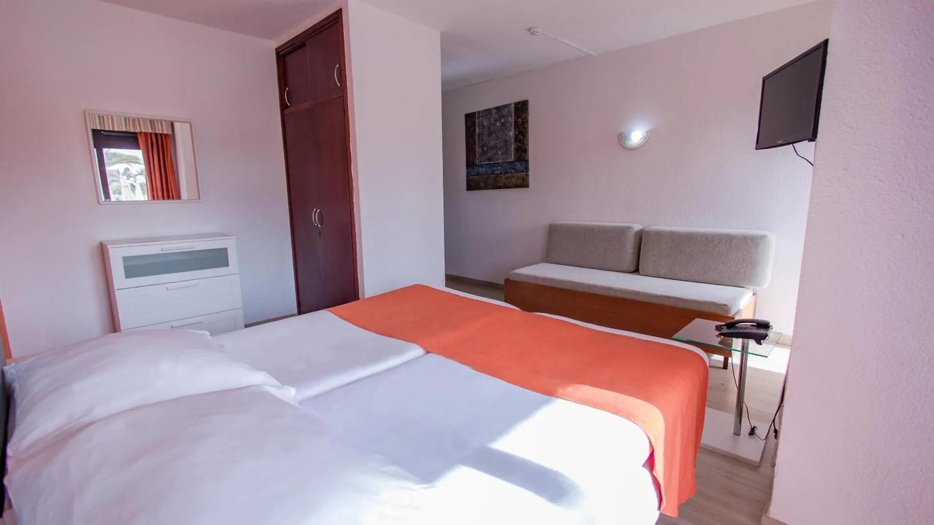 Servatur Caribe Playa de las Américas Aparthotel